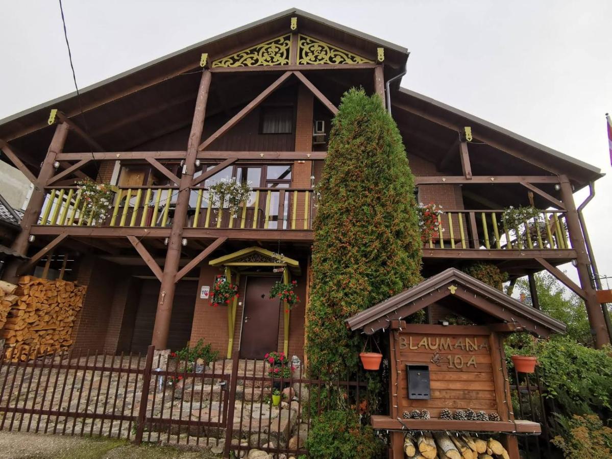 Garden Chalet 陶格夫匹尔斯 外观 照片